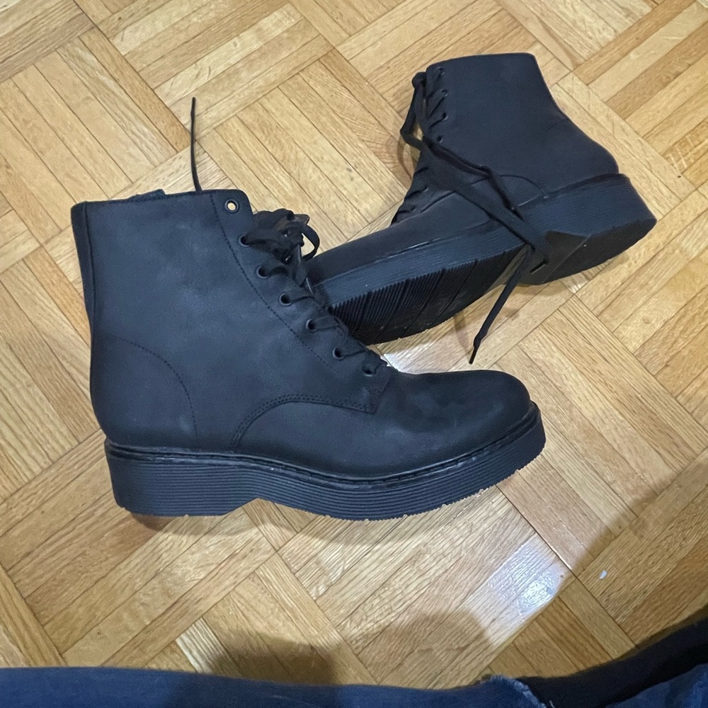 Brand new VINCE boots size 39.5
